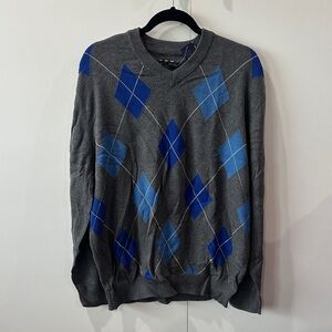 Mi V-Neck Sweater with Blue and Gray Argyle Pattern